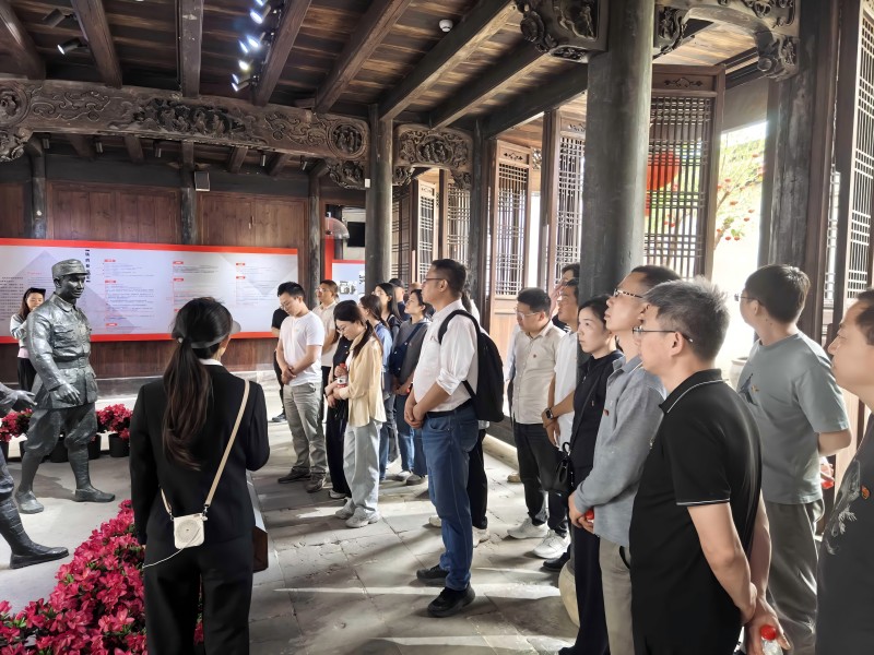 循跡悟思想 發(fā)揚(yáng)鐵作風(fēng) 凝心促踐行 亞通新材黨總支開展主題黨日活動(dòng)2.jpg