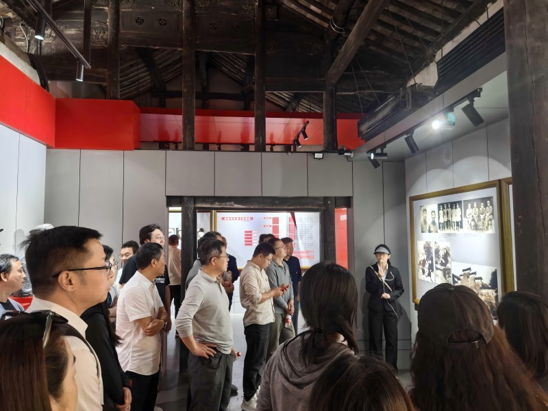 循跡悟思想 發(fā)揚(yáng)鐵作風(fēng) 凝心促踐行 亞通新材黨總支開展主題黨日活動(dòng)3.jpg